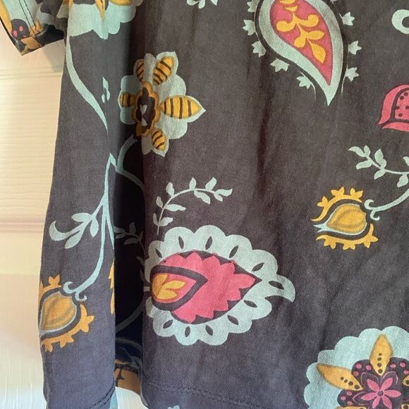 Bombay Paisely medium brown boho square tshirt - Picture 3 of 5